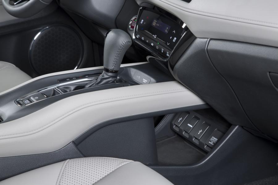 Детали интерьера Honda HR-V 2015 года  (US) (фото 17 из 104)
